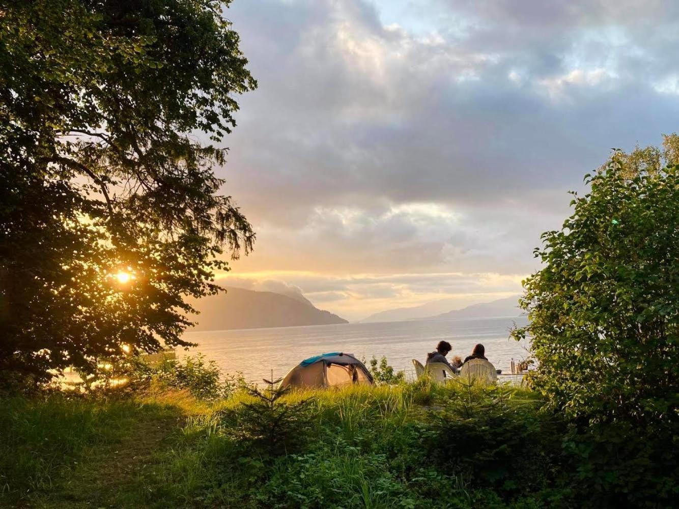 Hotel Nokling & Camping Hjelmeland 외부 사진