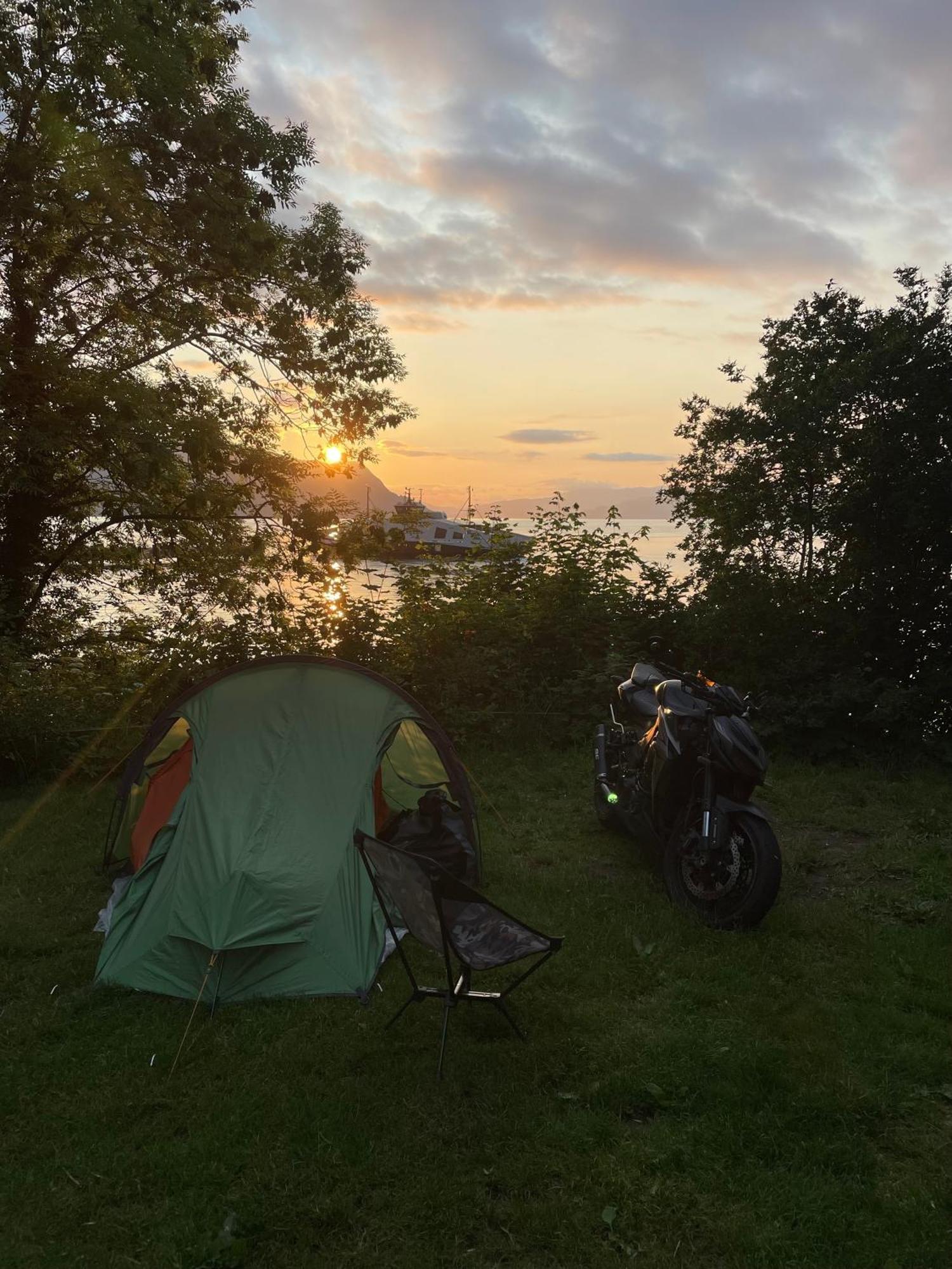 Hotel Nokling & Camping Hjelmeland 외부 사진