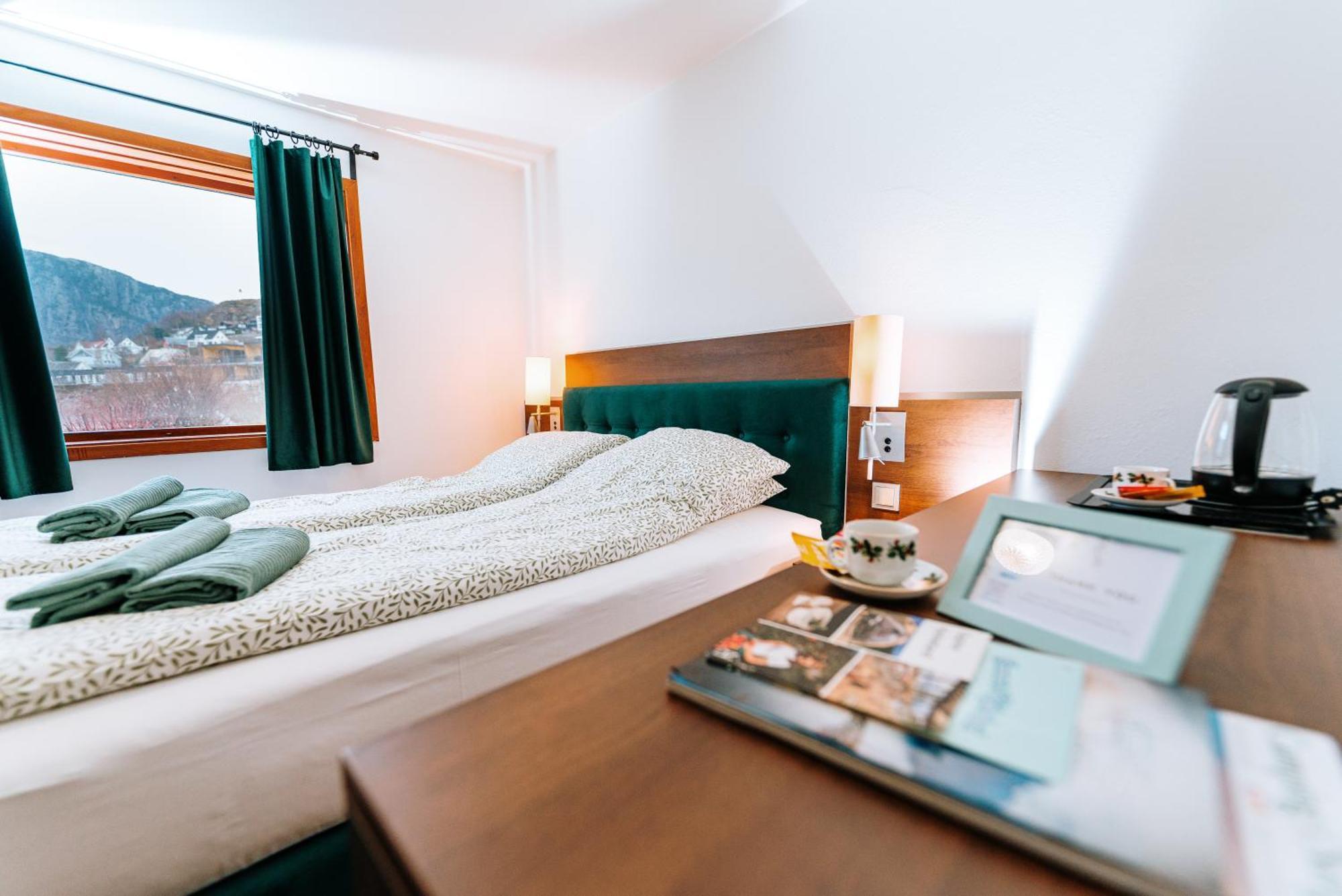 Hotel Nokling & Camping Hjelmeland 외부 사진