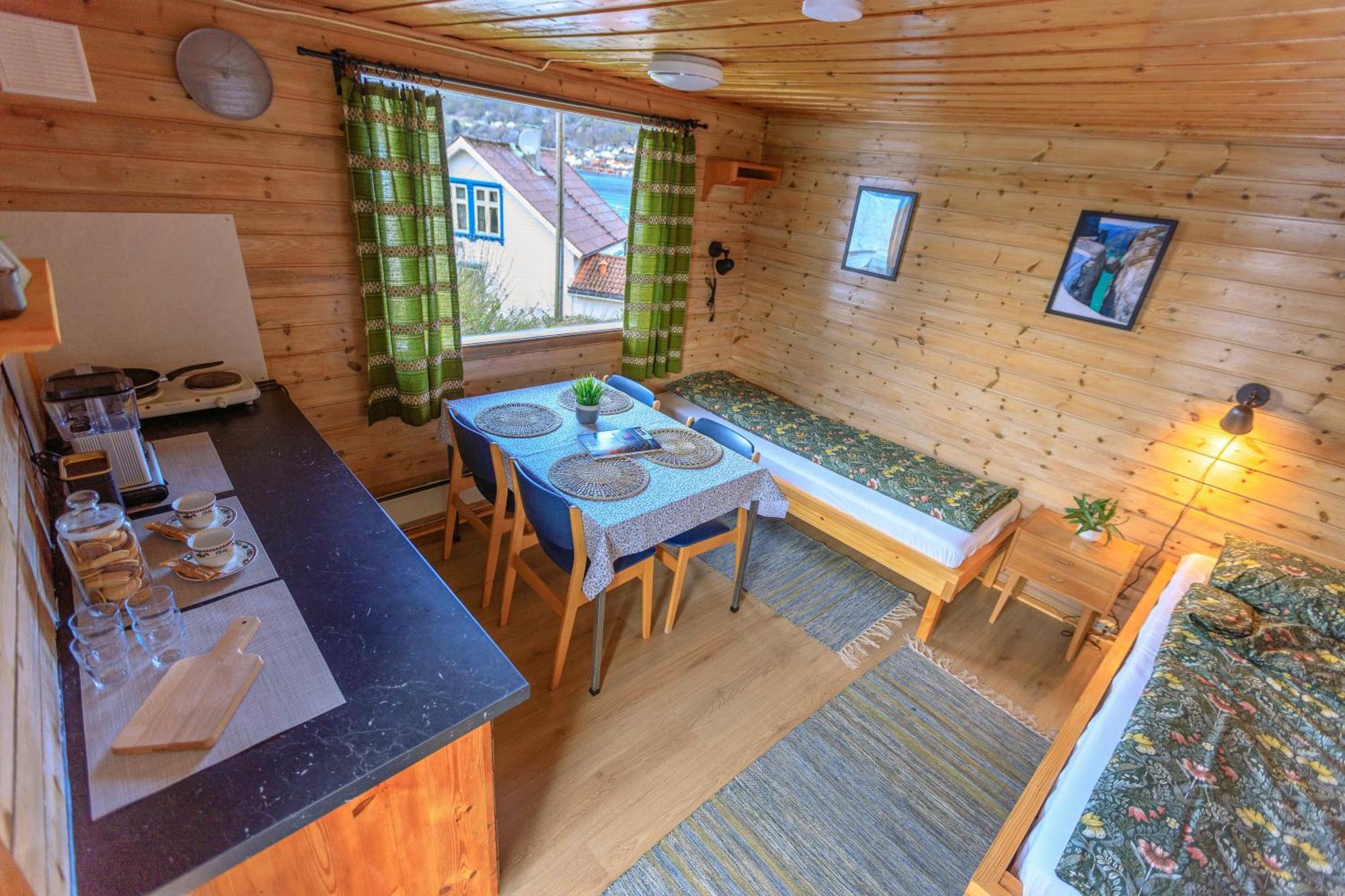 Hotel Nokling & Camping Hjelmeland 외부 사진